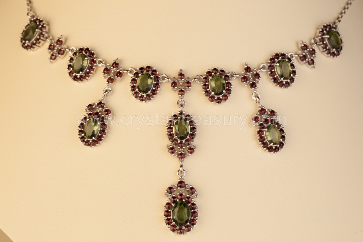 Tvunget apparat flise Garnet Necklace Royal | e-shop Crystal-treasury.com